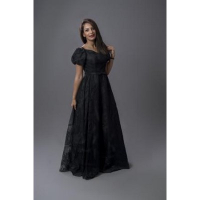 فستان طويل بأكمام منفوخة 